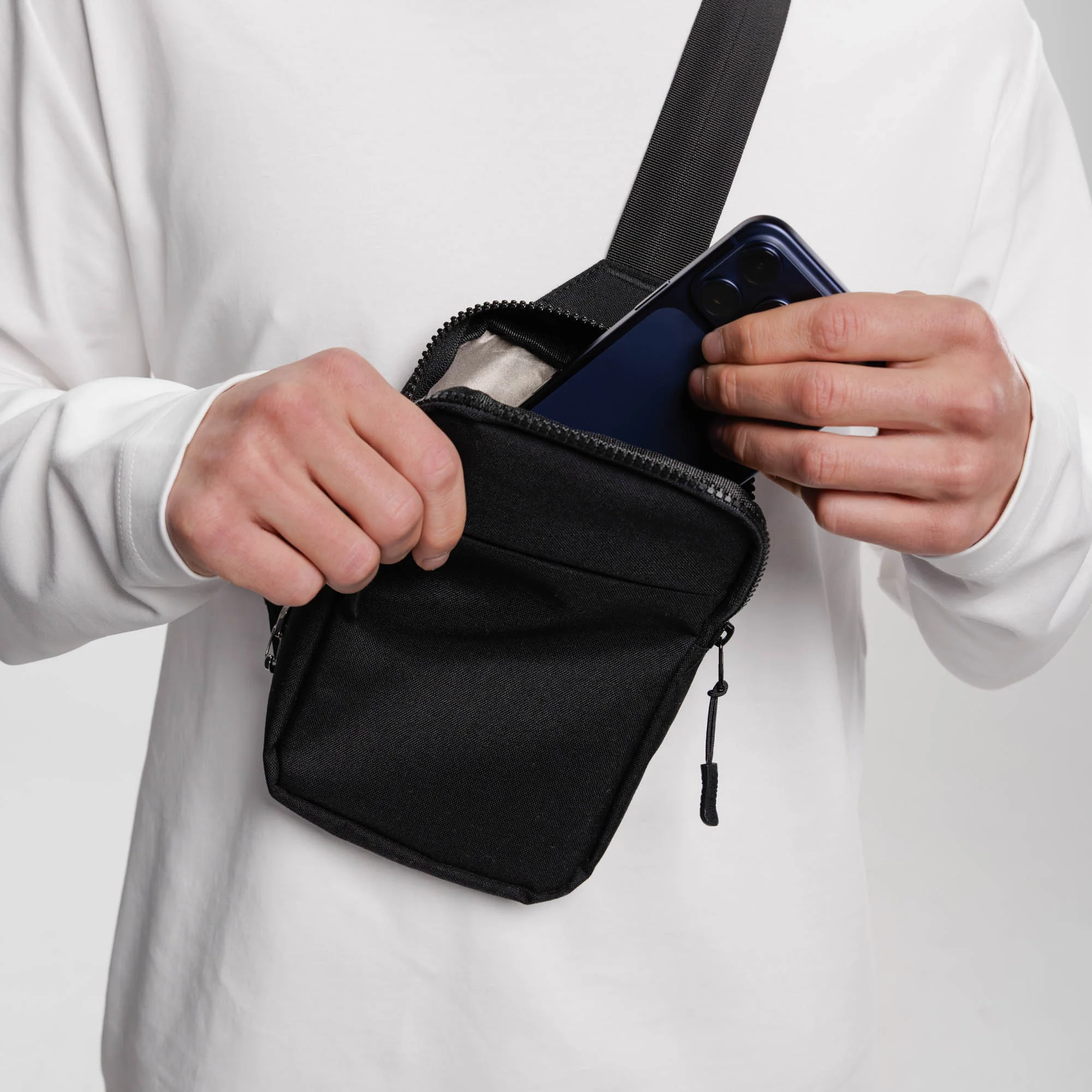 Travel Sling Bag 2.0 - Image 9